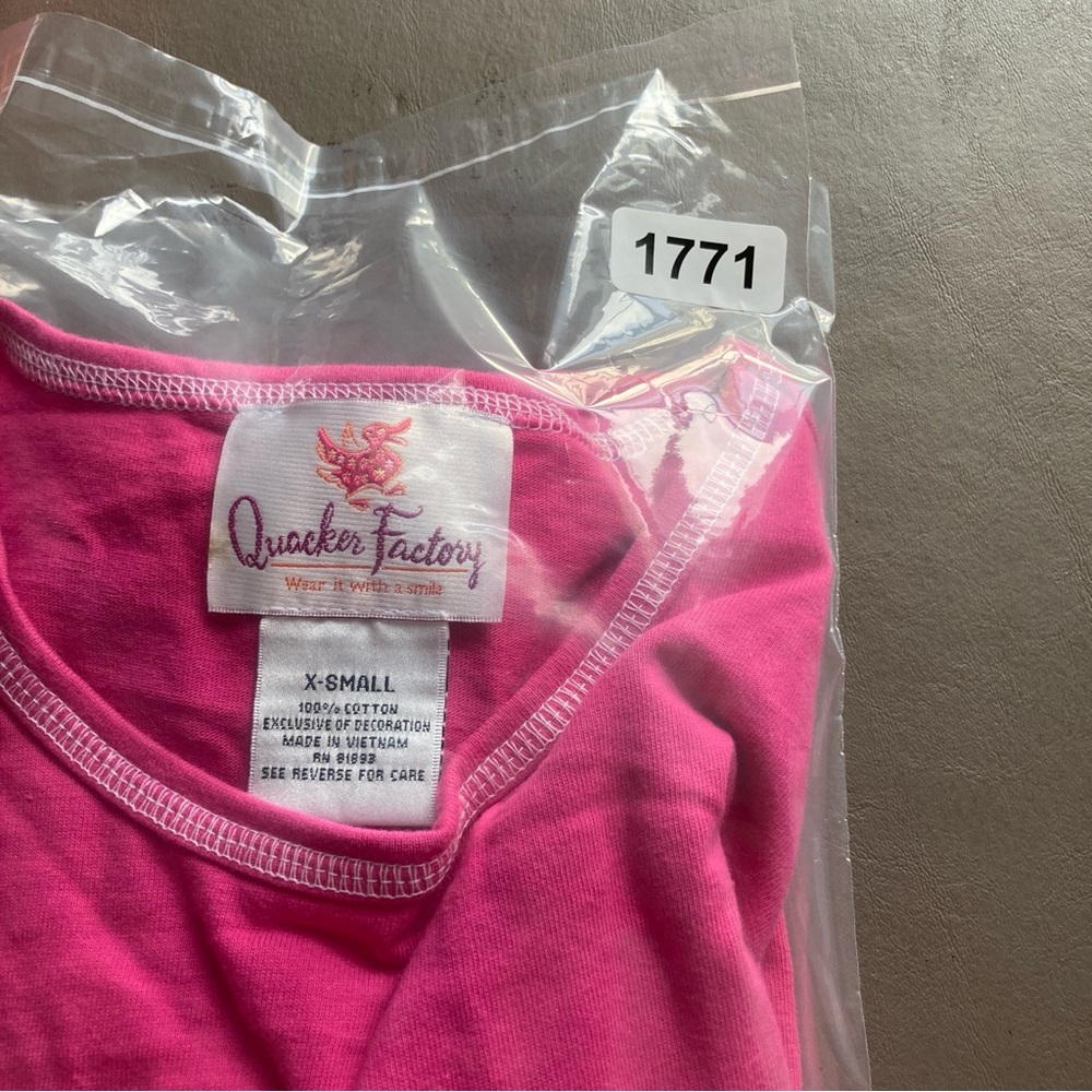 Quacker Factory Pink Cotton Short Sleeve Tee with Beaded Parrot - Picture 16 of 16